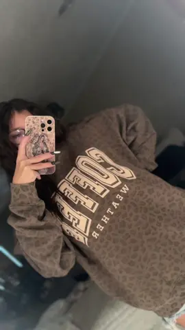 Fall Drop Alert 🍂 Cozy coffee weather sweatshirt ☕️ leopard print. Neutral fall outfit. Trending fall fashion 2025 fall aesthetic sweatshirt. ##fallootd##comfystyle##sweatshirt##fallaesthetic##comfyclothes