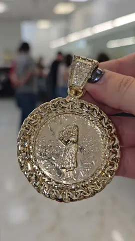 @TAMAYOS THE BIG STORE @TAMAYOS THE BIG STORE @TAMAYOS FABRICA DE ORO @tamayoshoustonoficial @tamayosbrownsville #tamayos #gold #webuygold #centenario #viralvideo 
