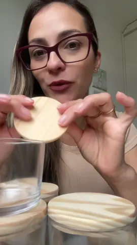 Potes para velas artesanais com tampa de madeira super resistente, um pote cheio de charme e estilo #velasartesanais #potedevidroparavelas #potedevidro150ml #tiktokshop 