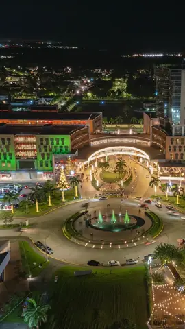 Así se ven las luces de la ciudad de Panamá.  Desde arriba somos un pequeño pero brillante destello de luces, y pensar que en la ciudad solo hay un poco menos de 1.4 millones de habitantes pero brillamos como una ciudad de primer mundo.  #panamá #ciudaddepanamá #drone #djipanamá #hyperlapse 