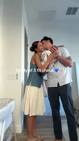 Connor made an appearance 😜 Happy Saturday !!!