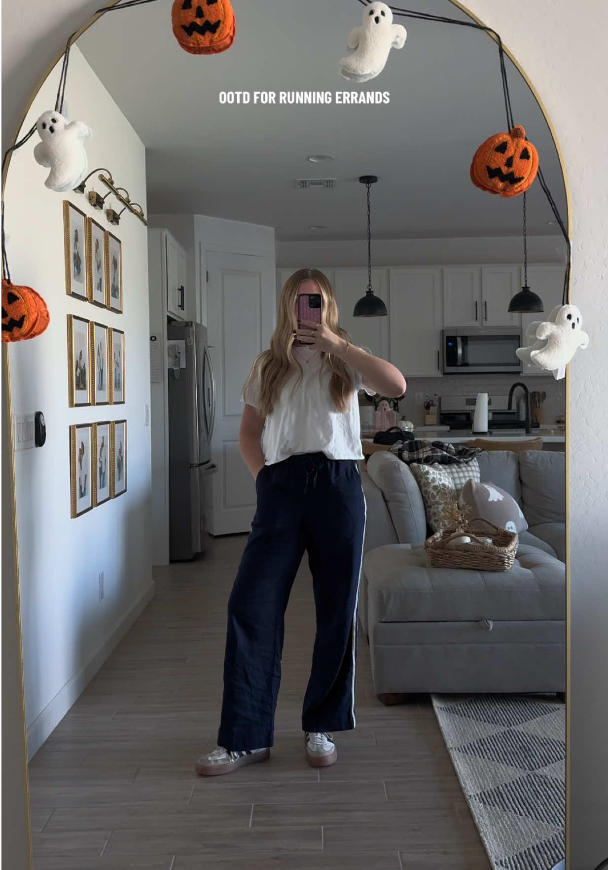 love these track pants!!! #OOTD #fallfashion #trackpants 