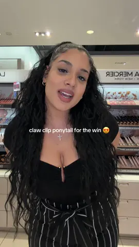 most convenient claw clip ponytail everrrrr! INCHES and it completed my look 🥰 10/10 #clawcliphairstyles #hairstyle #clawclip #tiktokshopfinds #curlyhair 