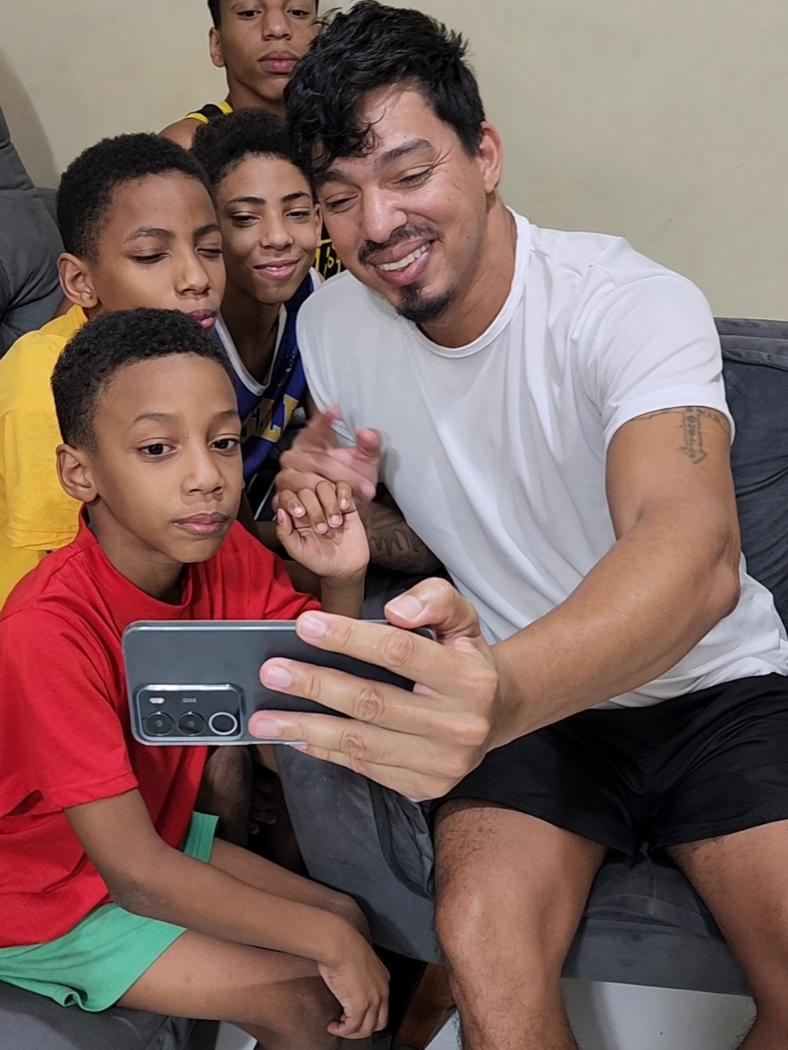 FINAL DE SEMANA COM AS CRIANÇAS  Pra aguentar tanta energia e trazer tudo aqui, só com o meu novo celular realme C71. Ele tem bateria gigante de 6000mAh, resistência a impactos de nível militar e, com apenas 1h de carga, ele aguenta dois dias ligado 👉 #realme #realmeC71 #1HoraDeCarga2DiasLigado Siga: @realme Brasil 