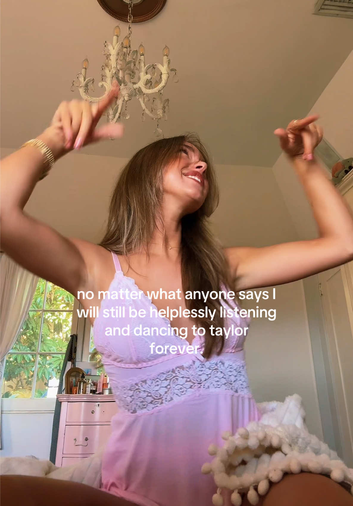 I’m a sucker for a good love song what can I say 🤍🤍 #taylorswift 