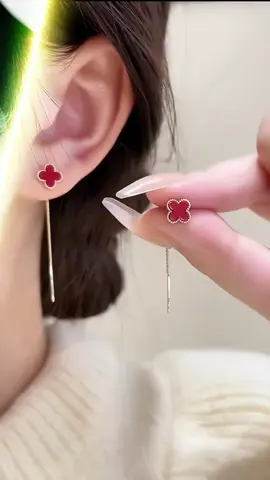 Mau tampil trendi tapi harga masih terjangkau? Anting semanggi ini solusinya🫠😍😎‼️ #anting #earrings #titanium #jewelry #antingwanita #fyp 