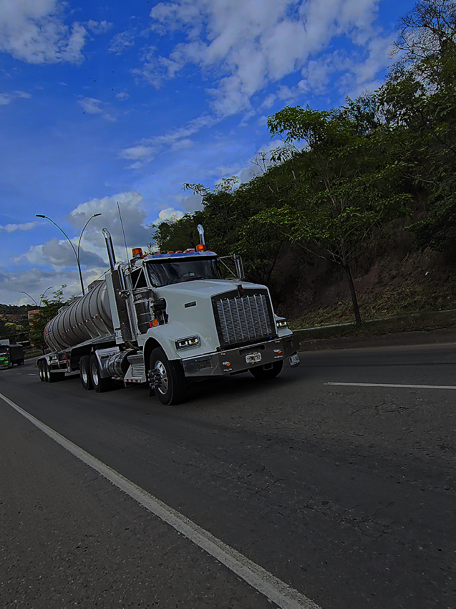 @DONCELLTRUCK #t800kenworth🇨🇴🇨🇴🇨🇴 #transportadorescolombia🇨🇴🇨🇴 #apasionados #almejorestilocamionero #almejorestilocamionero @Jessy Herrera💘 