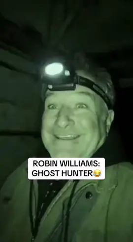 How does Robin Williams handle ghost hunting? Cracking jokes obviously. #bodycam #ghosthunters #robinwilliams 
