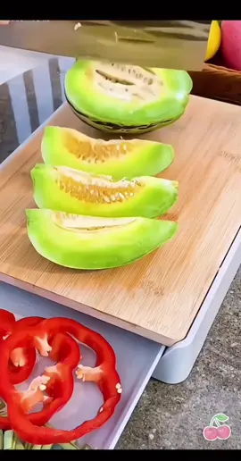Drawer cutting board doesn't need to take too many plates to cut vegetables # save time and effort