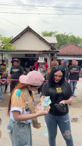 Sultan nya kandang sapi kedung betik bolo... tag akun e mbak e sampean josjis mbak 🥳🥳🥳🥳  #fyp #karnavalsoundsystem #soundhoreg #kandangsapikesamben #karnaval2025 
