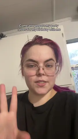 Come see what I put in my party favors and I even put what the thank you note looks like towards the end