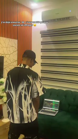 Un bon trader doit cultiver trois qualités essentielles : • L’ambition • Le sérieux • Le travail acharné #Trading #Viral 