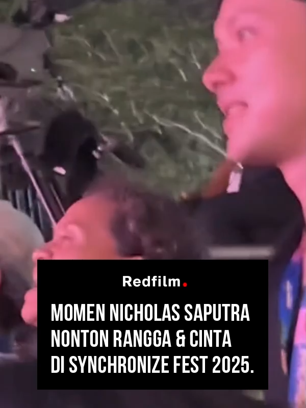 Lagi nontonin anak2nya nyanyi😍 Film Rangga Cinta sedang tayang di Boskop #nicholassaputra#ranggacinta #filmranggacinta #konserranggacinta #aadc#adaapadengancinta #elputrasarira #leyaprincy #synchronizefest2025