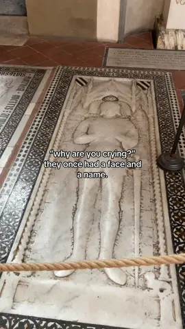 walking zigzag to respect every single tomb. they were people. #firenze 