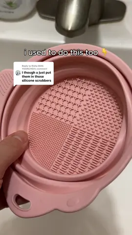 Replying to @Rishe BIAS YOONCHEA cleaning makeup brushes the easy way 🧼✨  #tiktokshopfalldealsforyou #tiktokshopblackfriday #tiktokshopcybermonday #makeuphacks #beautytools @Ogee Luxury Organics 