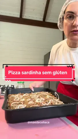 Torta de sardinha 😋😋😋sem glúten  Receita 3 ovos 1/2 xícara de óleo  Sal 400 ml de leite  2 xícara de mix de farinha sem glúten  1 colher sopa fermento químico  Recheio 3 latas de sardinha  Cebola, tomate, alho, alho poró, salsinha, ervilhas, molho de tomate Refoga bem e finaliza com orégano