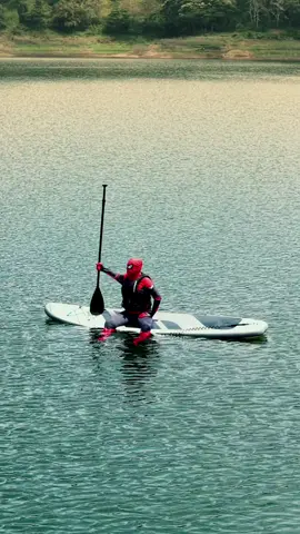 Spiderman aja udah main Stand Up Paddle, Dan elu masih dirumah rebahan doang rugi banget wkwkwk booking drone 085807416538 booking paddle @Wonorejo Hotel & Resort  #wadukwonorejotulungagung #wadukwonorejo #standuppaddle #SUP #paddleboard 