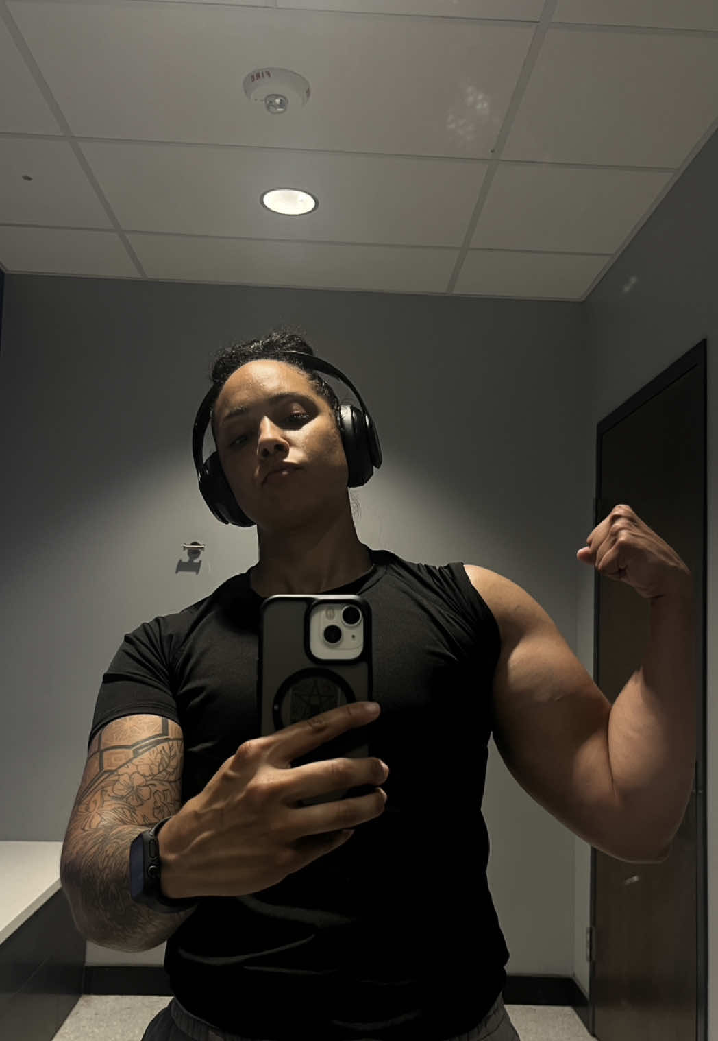 Be your girl's bodyguard💪🏽 It's time to feel confident and strong in your body, and it starts with 1:1 Coaching 🔥 Link in bio #masc #Fitness #muscle #motivation #gym 