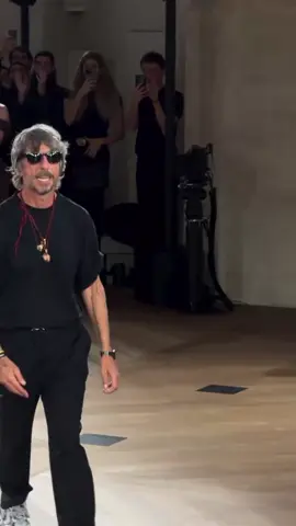 Balenciaga opens a new chapter with Pierpaolo Piccioli’s debut at the maison. The Italian designer presented a collection that redefines the balance between drama and purity: architectural silhouettes, noble fabrics, and a restrained palette that exalts quiet elegance. Staying true to his poetic sensitivity, Piccioli infused emotion into structure, subtlety into provocation, and humanity into luxury. In Paris, Balenciaga reinvented itself without losing its essence  that of a house that has always known how to turn excess into an art form. #viral2025 #pfw #fashionedit #balenciaga #pierpaolopiccioli 