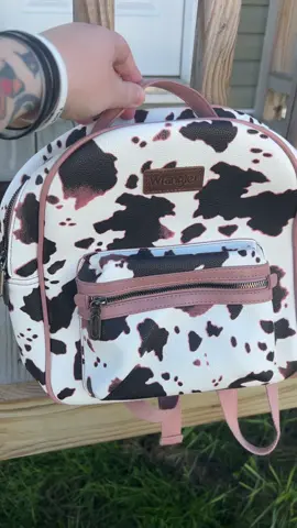 Pink 🐮 Backpack #tiktokshopfinds #creatorsearchinsights 