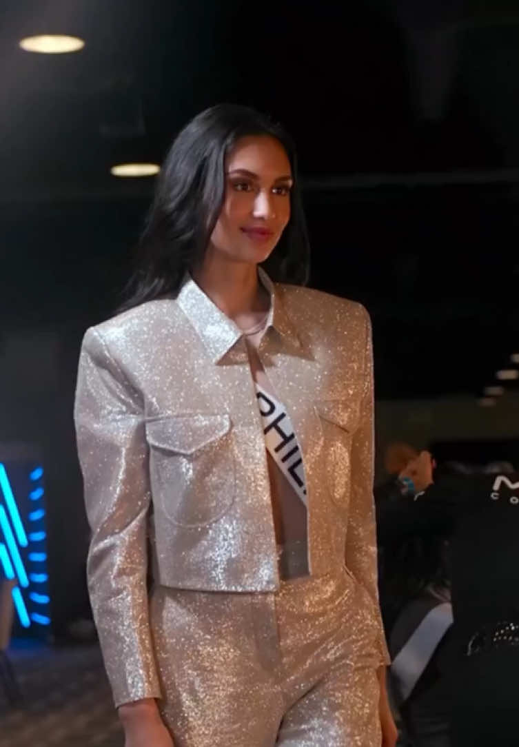 then i wonder why my stomach hurts coz i only got iced coffee — #celestecortesi #missuniverse 