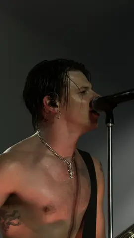 Zombie 🥹❤️‍🩹 ~ @yungblud ~ 04-10-2025 ~ @AFAS Live #Yungblud #blackheartsclub #idols #concert #amsterdam @yungbludarmy 