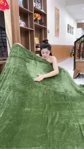 chăn nó phải mềm mướt như này các ơi…#chanlong #chanlongtuyet #thinhanh #ngocanann 