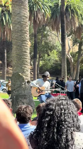 Daniel Cesar LA pop up 😍😍😍#danielcaesar #LA @DanielCaesar 