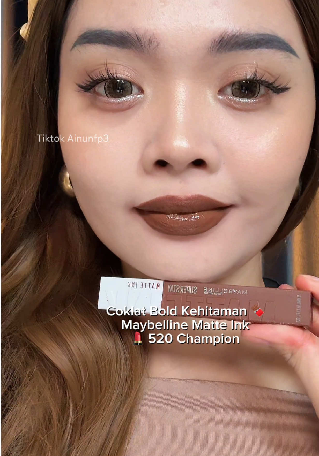 Lipstik coklat bold kehitaman shade maybelline 520 Champion 💄🍫💋✨ @Maybelline Indonesia  . . . #cumamatteinkyangbisa #wearemaybelline #maybellinesuperstay #lipmatte #transferproof 