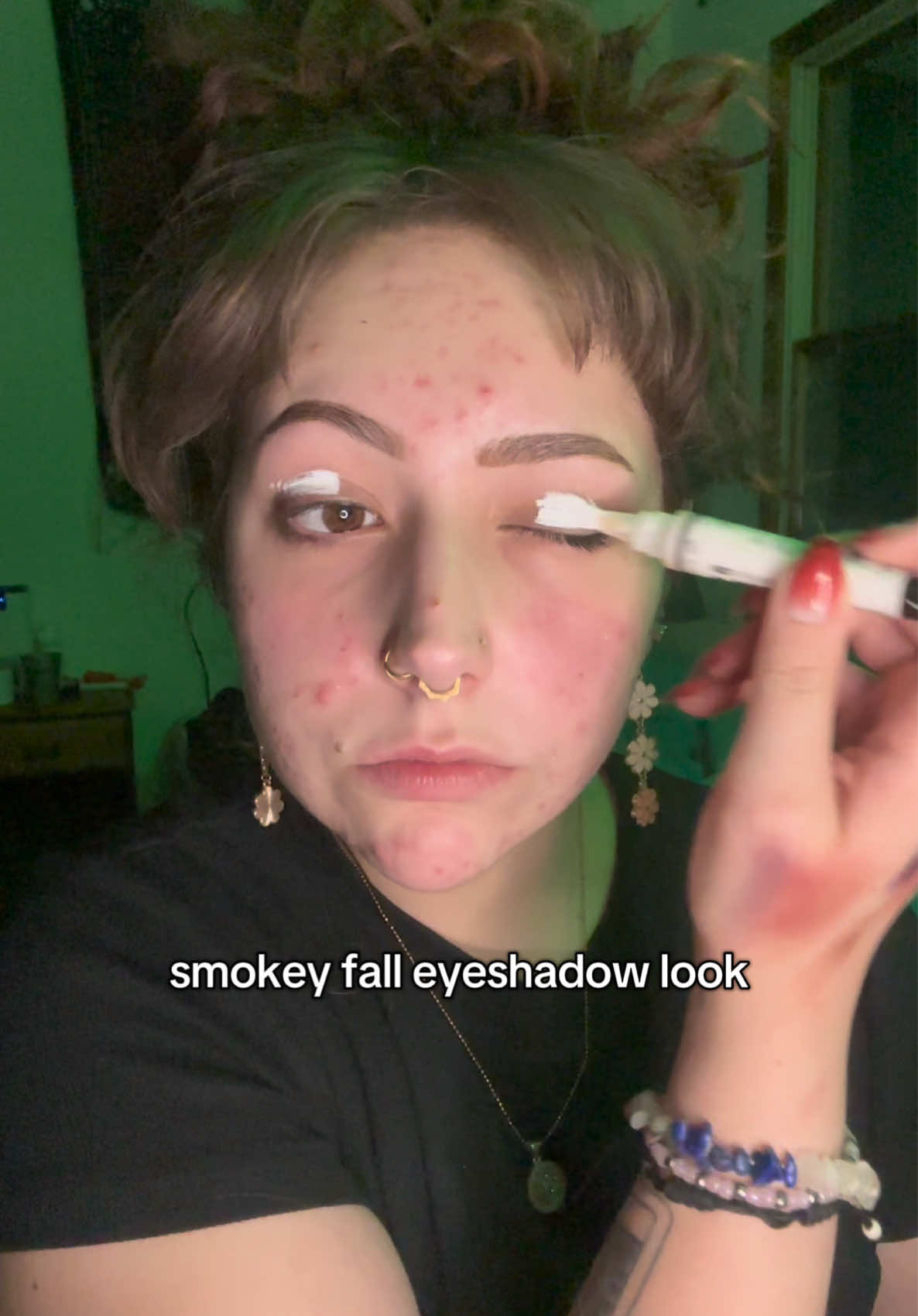 these colors are so perfect for fall. very autumnal  #fallmakeup #eyeshadowlook #smokeyeye #makeuptutorial 