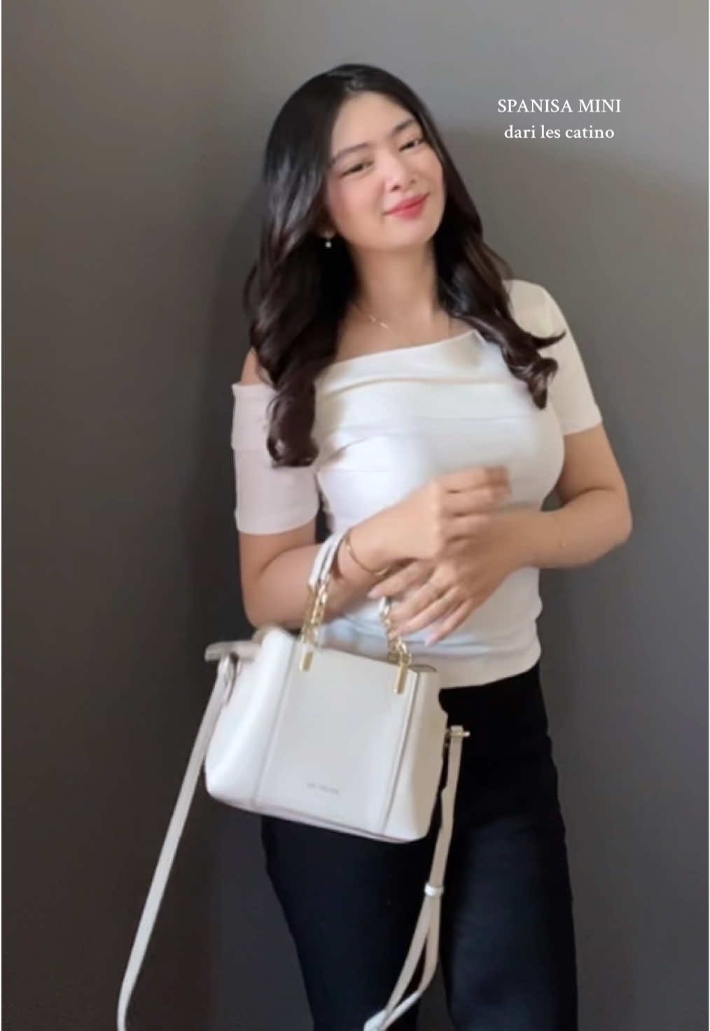cantik kan tasnya?? stocknya dikit lagi yah, amanin beb tas handle les catino yang ini, inget spanisa mini satchel yaa✨🪞 #taswanita #lescatino #handbag #tasselempang #tasmini 