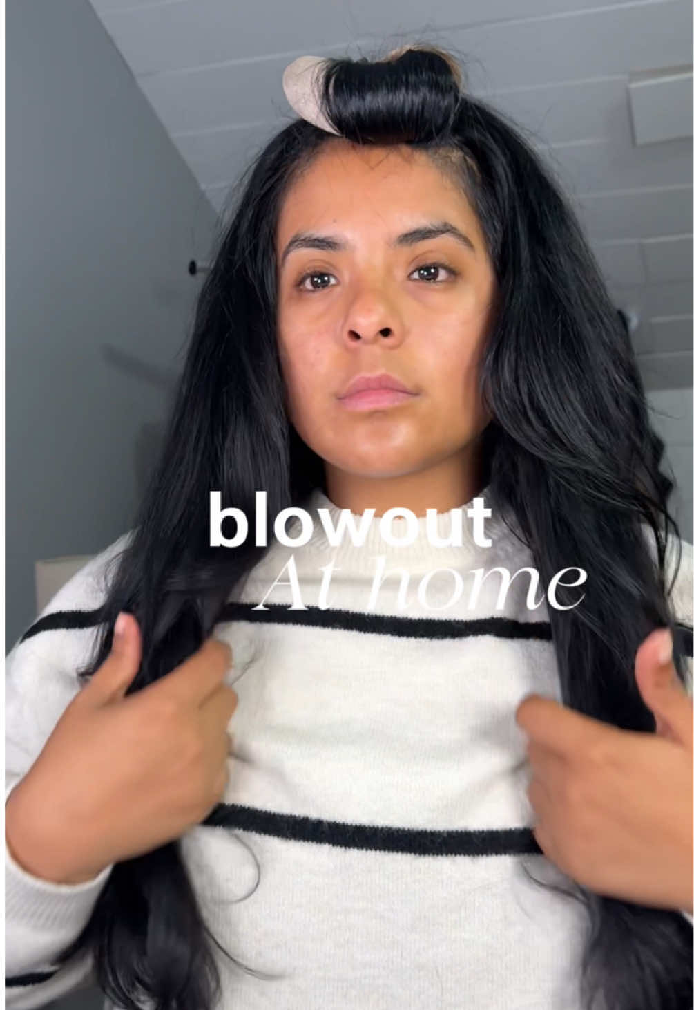 One product I will always pack: @wavytalkofficial thermal brush!! Girls if you don’t have this why don’t you yet  😭 to prep my hair I used @@Color Wow Hairraise the root & @@amikaanti-humadity spray #blo#blowoutathomeo#blowoututorialv#wavytalkhairv#wavytalkthermalbrush
