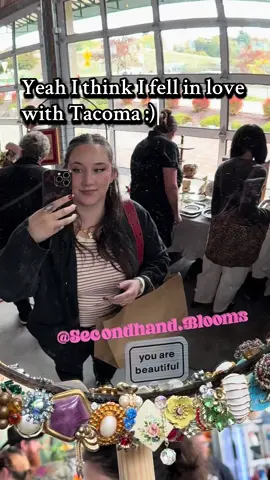 THE TACOMA FLEA MARKET IS THE BEST PLACE TO BE. To anyone saying Tacoma has nothing good going on, let me prove you wrong. I have found such an amazing supportive community right here in Tacoma and it is full of art and fun and creativity. BE OPEN MINDED AND TRY NEW THINGS!! @the tacoma flea @Amy Kiuchi  These are my two favorite sellers^  Thanks for coming with me @C8 and @Abi  #fashion #vintage #tacoma #community #contentcreator 