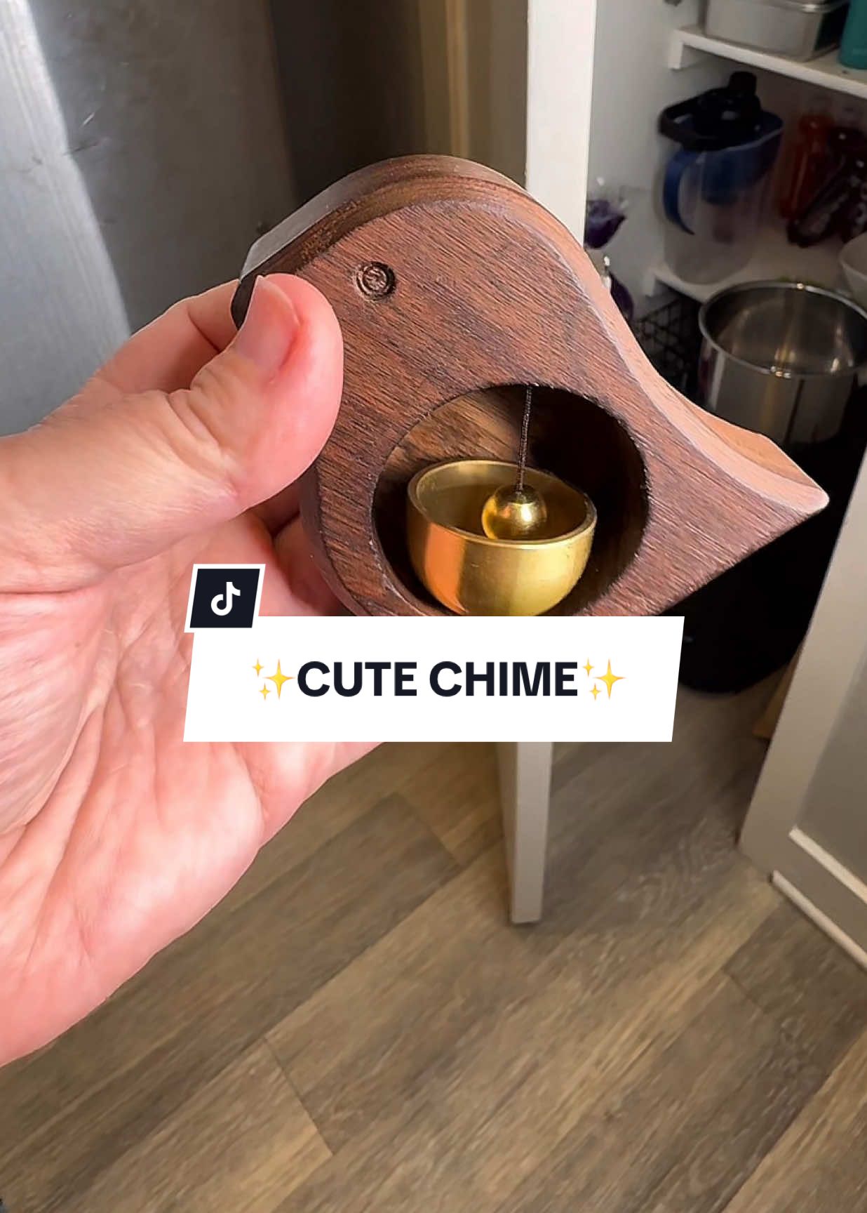 I finally found a little door chime hell that isn't ugly! this one is so cute and is magnetic so you don't have to worry about damaging anything #doorchime #magneticdoorbell #doorwindchime #renterfriendlydiy 