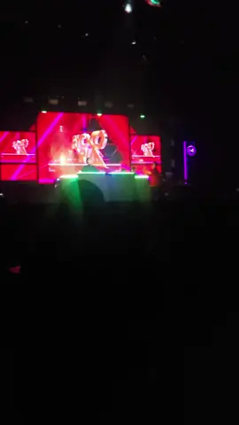 pecah bnr mlam tadi di athena lntay 5 heh.enerjik banar yg namanya dj ryko rya ne heh..liwar aktf skalinya orgnya..musiknya bgus gais i love u mendadak @rr.ryckoria 