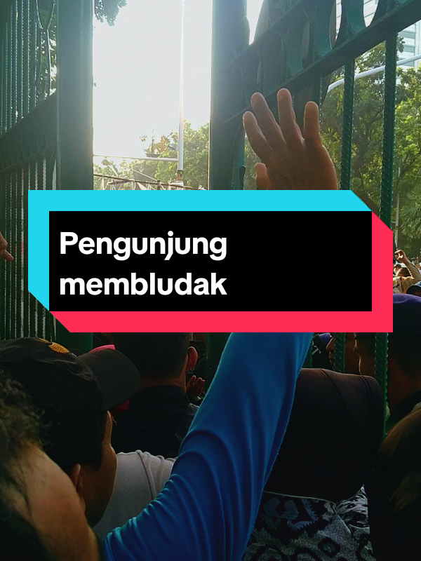 Sejak pukul 07.00 pagi, pengunjung sudah tidak perbolehkan masuk melalui parkir irti dikarenakan ada upacara pagi HUT TNI ke-80 #monas24jam #huttni80 #jakarta 