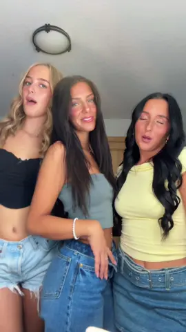me and my baddies #fyp #trio #trending 