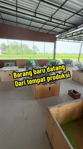 Mesin tanam padi 4 baris tanam baru datang dari tempat produksi #mesintanam4baris  #poncotani 