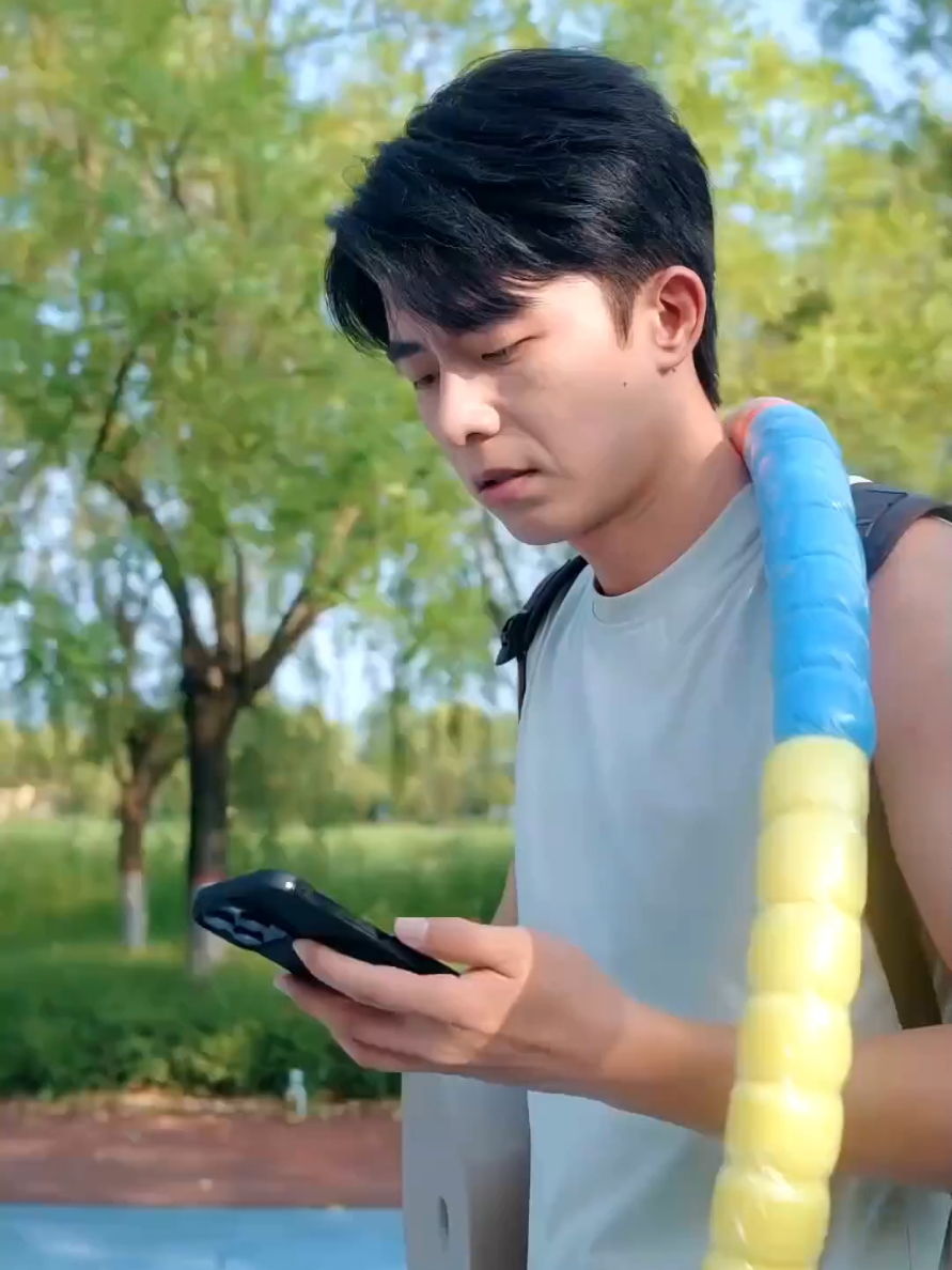 Ep. 1 | Ternyata Istriku Muda dan Cantik Nicky Tandean, lulusan baru yang butuh uang, terpaksa menerima tawaran pernikahan kilat dari Nyonya Vika Prastya untuk menikahi adik Vika, Wina Kusuma, yang koma di rumah sakit. Demi bayaran besar, Nicky menerima, dan terkejut saat mengetahui Wina ternyata cantik dan muda. Dengan perhatian dan ketulusan, kondisi Wina perlahan membaik. Wina pun pura-pura koma untuk menguji kesungguhan Nicky, hingga akhirnya sadar dan menerima Nicky sebagai suaminya. #dracin #fyp #foryoupage  #dramarekomendasi #dramatiktok 