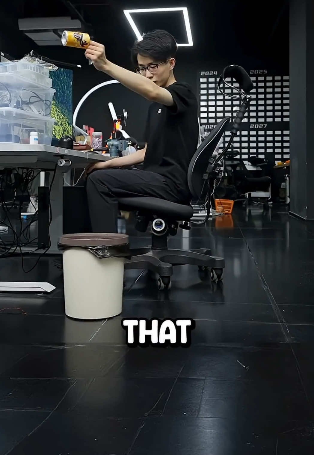 dustbin that chases garbage!🗑️😯 #crazyidea #technology #ideas #innovation #viralstory #tiktok