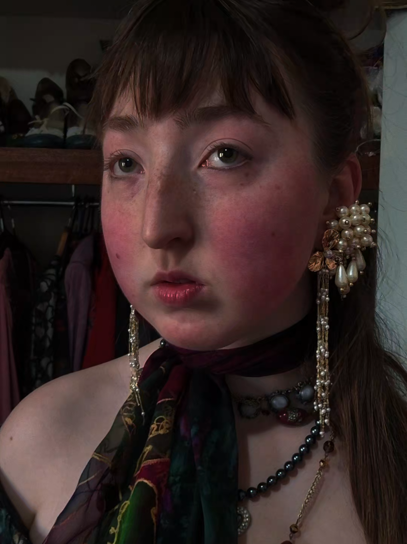 🏰🕊                                             #anneboleyn #princesscore #doll #renaissance #naturalbeauty 