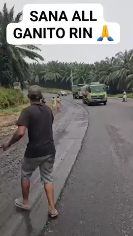 Grabe ang pasalamat ni kuya sa tumolong, saludo din ako sa driver na hindi nag dalawang isip na tulongan ang kapwa nya driver.🥹 #TikTokCreatorSearchInsightsIncentive #1millionviews #affiliatemarketing #viraltiktok2025 #creatorsearchinsights 
