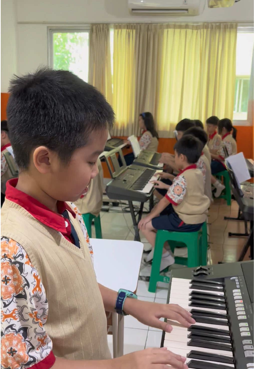 🎶 It’s such a proud moment to see them finally play music in sync with one another! 💫#musicclassvibes 