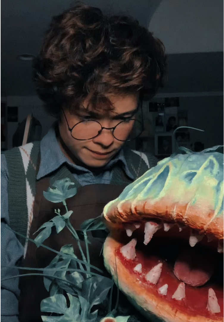 little bit of a lazy cosplay but i have such a bad headache it’s cray #littleshopofhorrors #lsoh #seymourkrelborn #broadway #littleshopofhorrorscosplay 