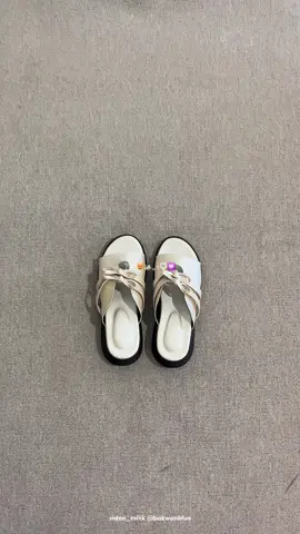 eh cakep bgtdahh 😔🤎  #sandalwanita #sandalcewek #outfitideas #foryoupage #fyp 