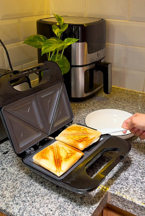 Sarapan praktis super enak cepat @Samono Indonesia #sandwichtoaster #toaster #rotipanggang #rotibakar #breakfastideas 