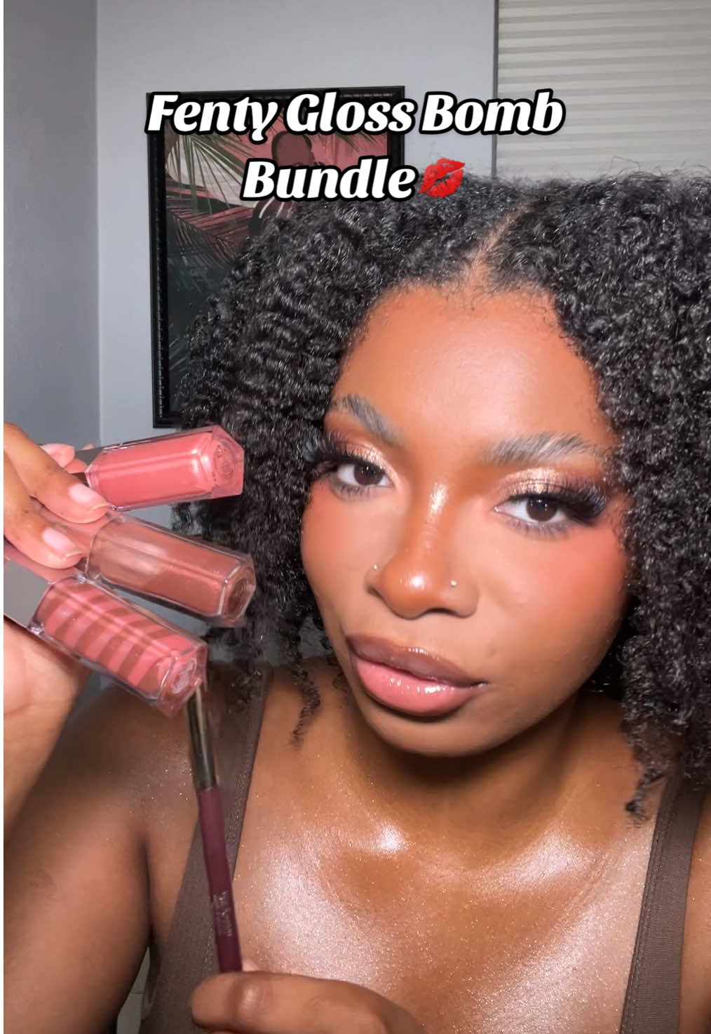 The gloss bomb formula definitely has a chokehold on me😅💋 @Fenty Beauty  #ashleecookk #glossbomb #lipgloss #fentybeauty #fyp 