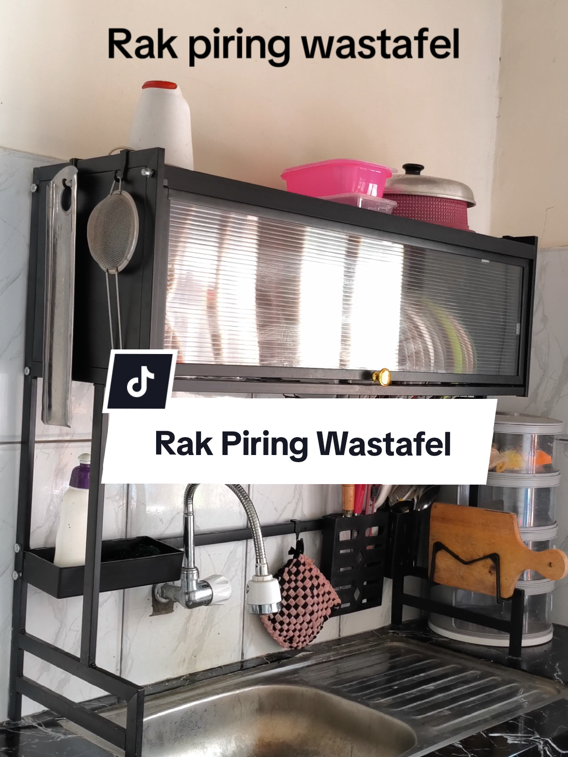 Praktis banget kalo abis nyuci piring langsung taro di rak, air langsung menetes ke wastafel, cepet kering, bebas bau 👌 #rakpiring #rakpiringwastafel #rakpiringestetik #rakdapur #rakpiringdapur 