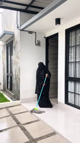 Siapa disini yg kalo nyapu ngepel sehari lebih dari 2-3 kali? 🫣😅