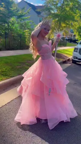 pink goes good with green 💗💚 #wicked #wickedforgood #glinda #elphaba #arianagrande 